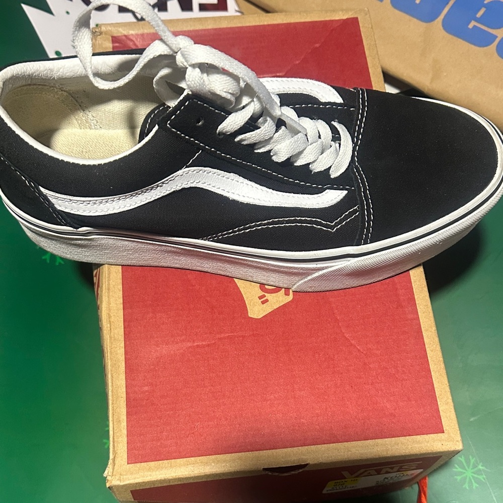 Vans Old Skool Low Top Sneaker - Black/White